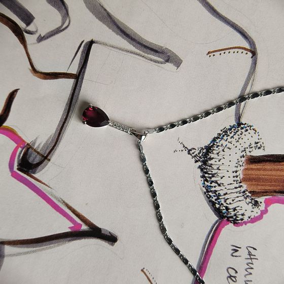 Серебряная подвеска с гранатом