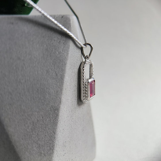Серебряная подвеска с рубином 1.736ct, фианитами