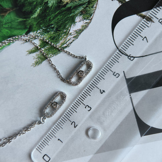 Серебряное колье с фианитами