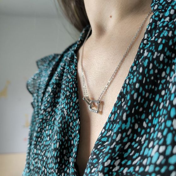 Серебряное колье с фианитами