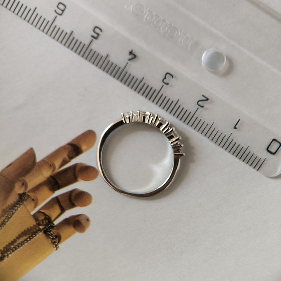 Серебряное кольцо с фианитами