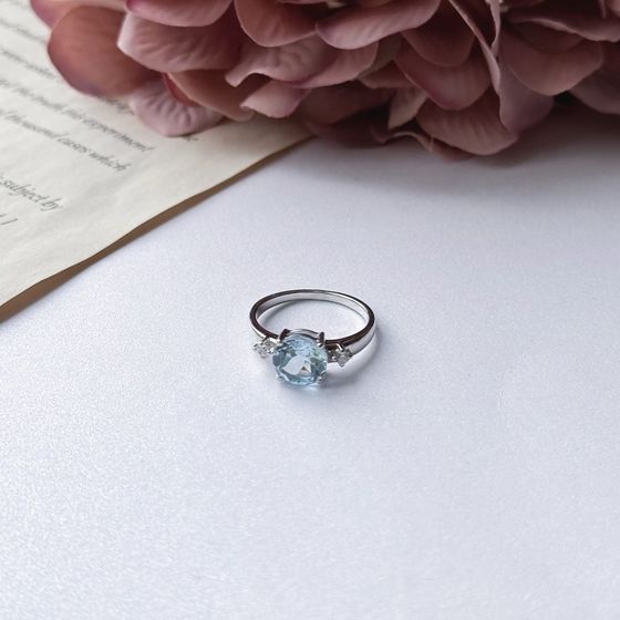 Серебряное кольцо с топазом 2.248ct