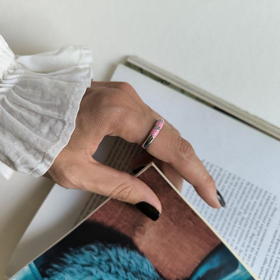 Серебряное кольцо с фианитами, емаллю