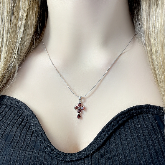 Серебряный крестик с гранатом 1.953ct