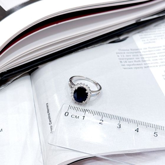 Серебряное кольцо с сапфиром, фианитами