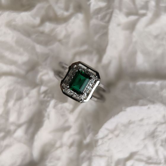 Серебряное кольцо с изумрудом nano