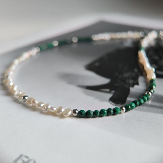 Серебряное колье с жемчугом барочным, зеленим жадеїдом
