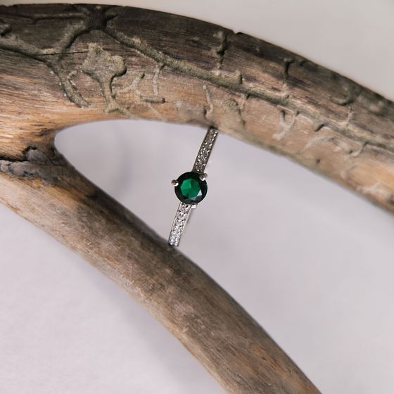 Серебряное кольцо с изумрудом nano 0.586ct