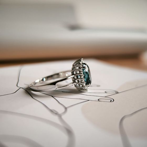 Серебряное кольцо с топазом Лондон Блю 2.272ct