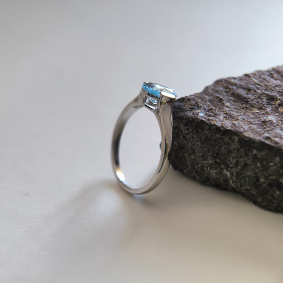 Серебряное кольцо с топазом 1.41ct