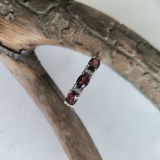 Серебряное кольцо с гранатом 1.736ct