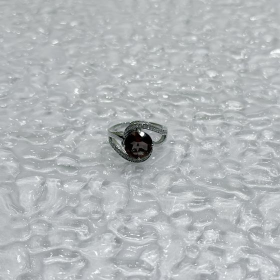 Серебряное кольцо с султанитом 4.053ct, фианитами