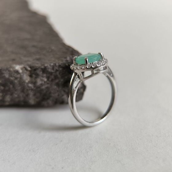 Серебряное кольцо с изумрудом, фианитами