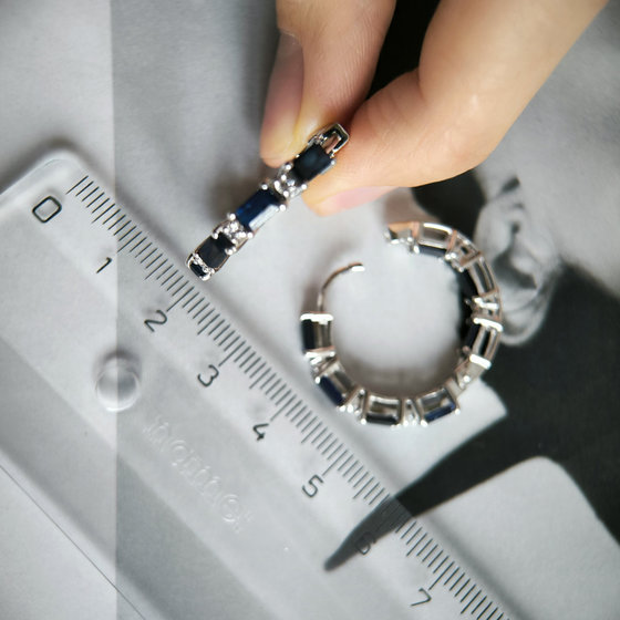 Серебряные серьги с сапфиром 6.112ct, фианитами