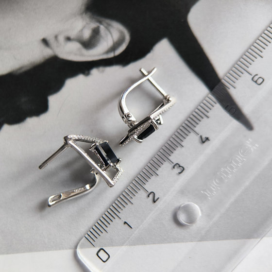 Серебряные серьги с сапфиром 3.344ct, фианитами