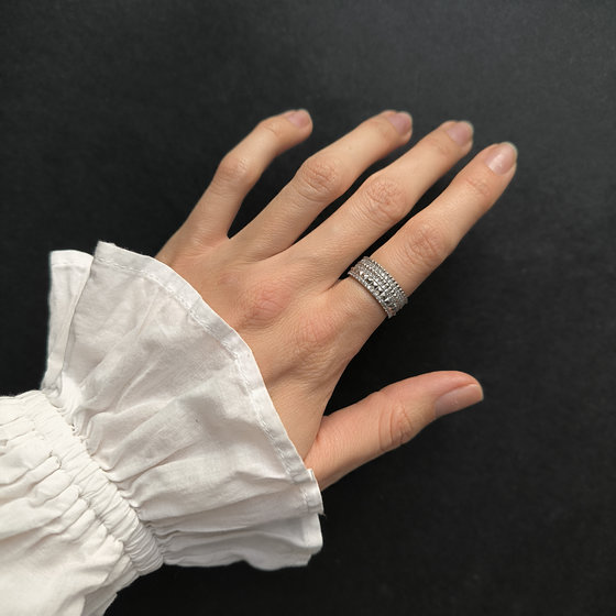 Серебряное кольцо с фианитами