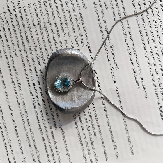 Серебряная подвеска с топазом 3.265ct, фианитами