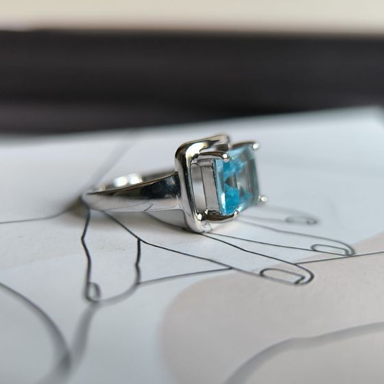 Серебряное кольцо с топазом 2.918ct