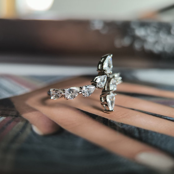 Серебряное кольцо с фианитами