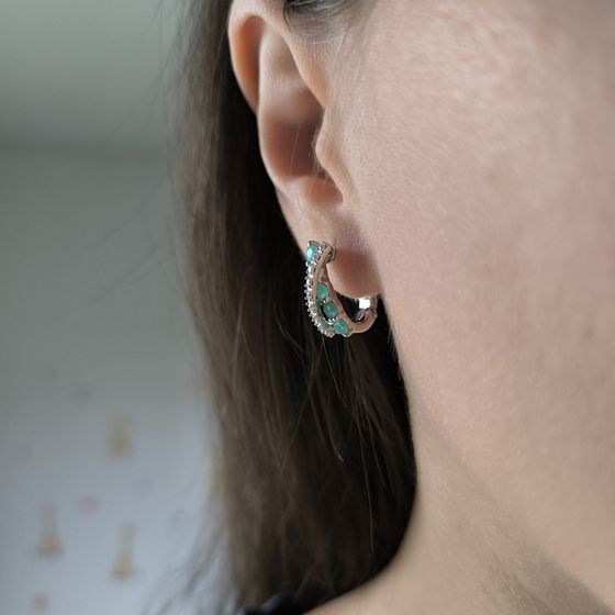 Серебряные серьги с изумрудом, фианитами