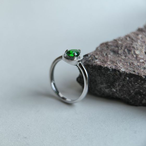 Серебряное кольцо с изумрудом nano 0.605ct