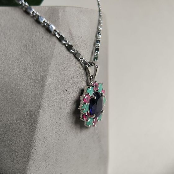 Серебряная подвеска с сапфиром 5.58ct, рубином, изумрудом