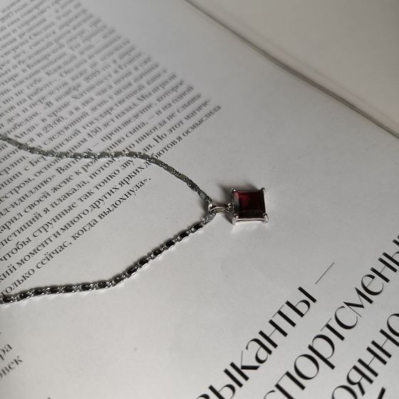 Серебряная подвеска с гранатом 2.15ct