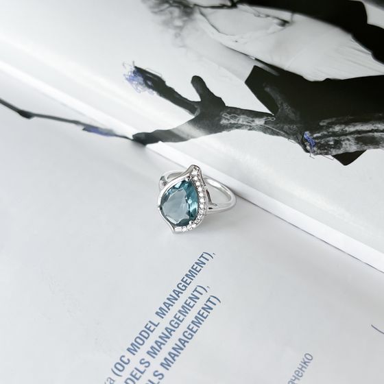 Серебряное кольцо с топазом Лондон Блю 2.775ct