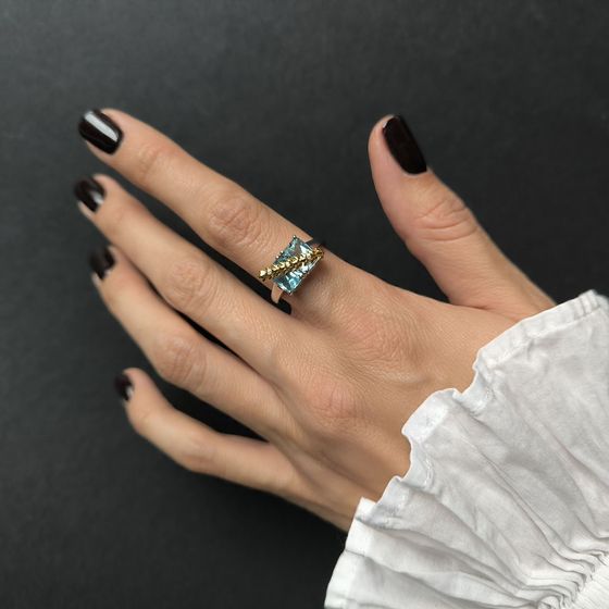 Серебряное кольцо с топазом, фианитами