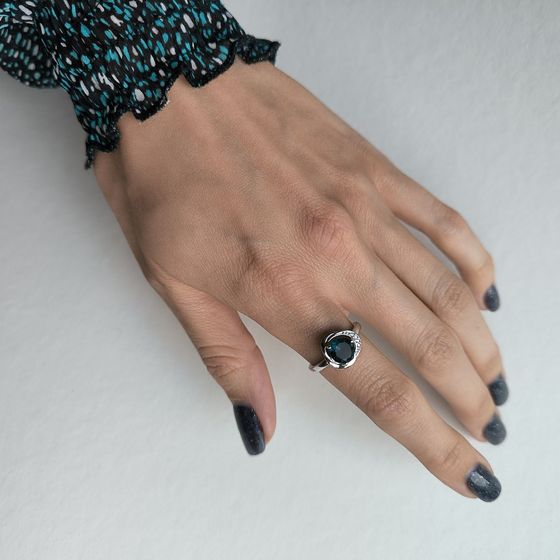 Серебряное кольцо с топазом Лондон Блю 1.133ct, фианитами