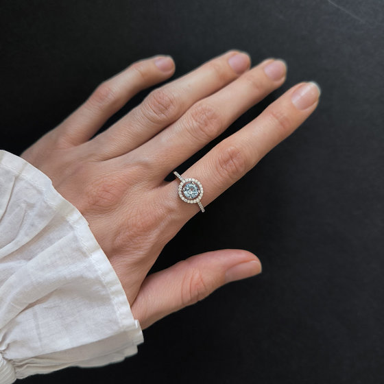 Серебряное кольцо с топазом 1.424ct, фианитами