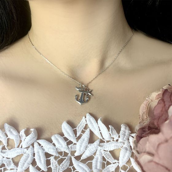 Серебряное колье без камней