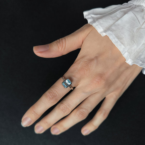 Серебряное кольцо с топазом 1.888ct