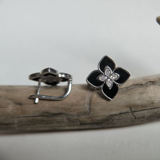 Серебряные серьги с ониксом, фианитами