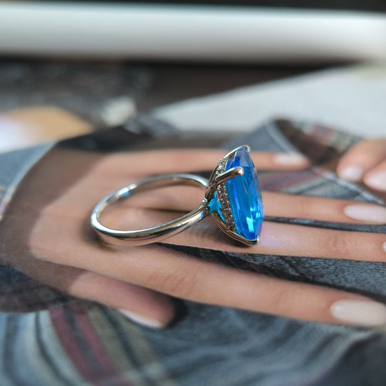 Серебряное кольцо с фианитами
