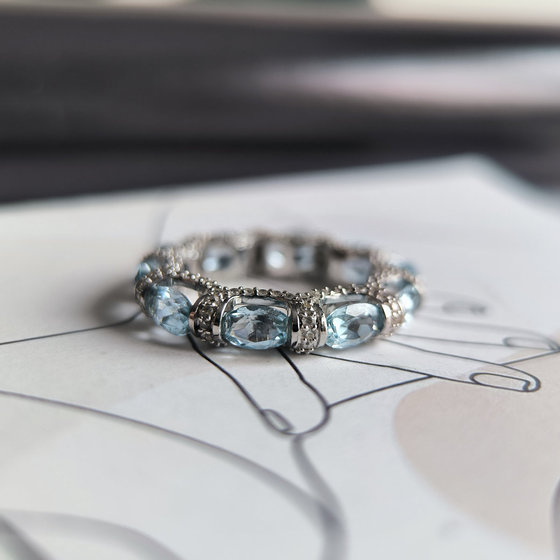 Серебряное кольцо с топазом 6.787ct, фианитами