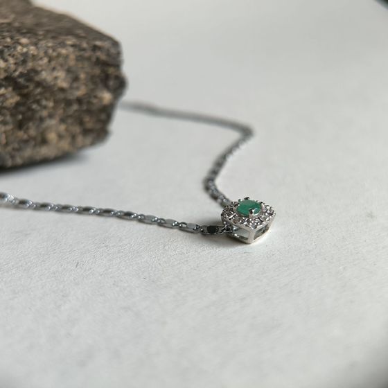 Серебряная подвеска с изумрудом, фианитами Серебряная подвеска с изумрудом, фианитами