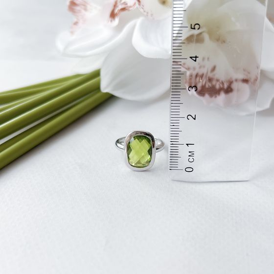 Серебряное кольцо с хризолітом 4.819ct