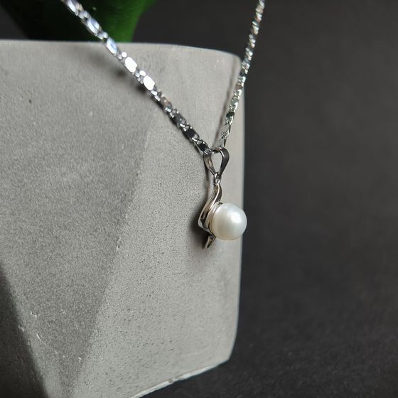 Серебряная подвеска с жемчугом