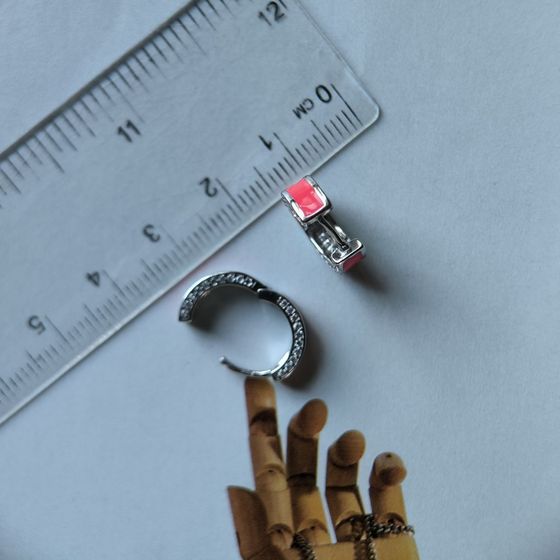 Серебряные серьги с фианитами, емаллю