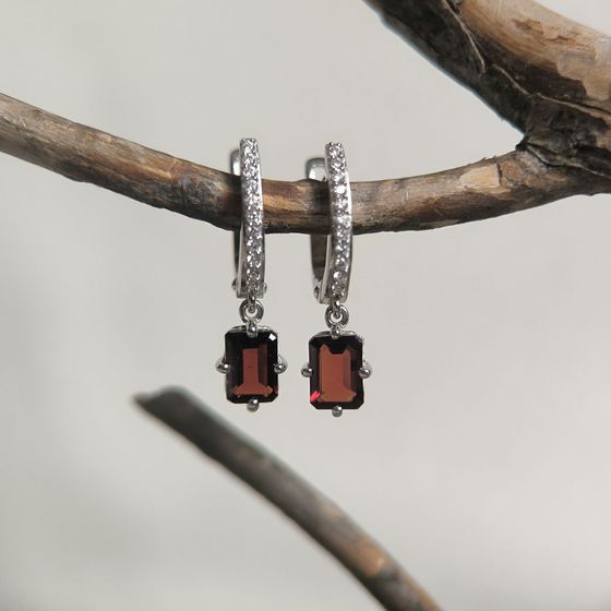 Серебряные серьги с гранатом 2.605ct