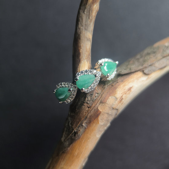 Серебряное кольцо с изумрудом 1.432ct
