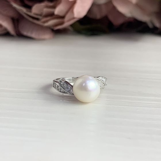 Серебряное кольцо с жемчугом