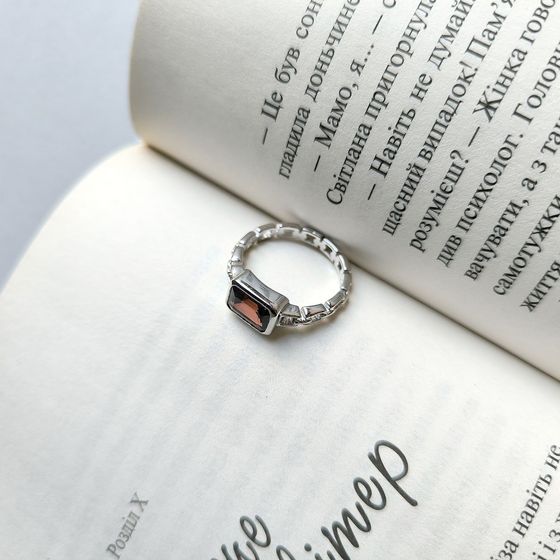 Серебряное кольцо с гранатом 1.792ct