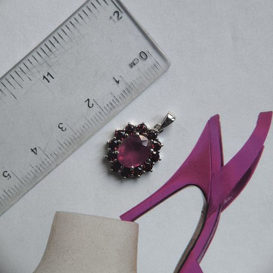 Серебряная подвеска с рубином 5.59ct, гранатом
