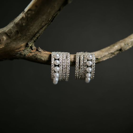 Серебряные серьги с жемчугом, фианитами