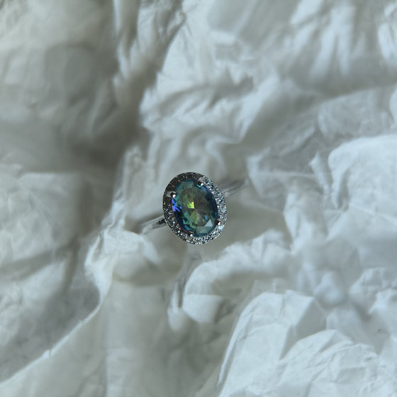 Серебряное кольцо с мистик топазом 1.106ct, фианитами
