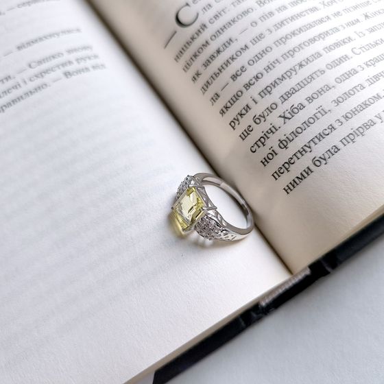 Серебряное кольцо с зеленим кварцем 3.625ct, фианитами