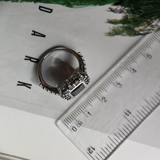 Серебряное кольцо с гранатом 5.492ct