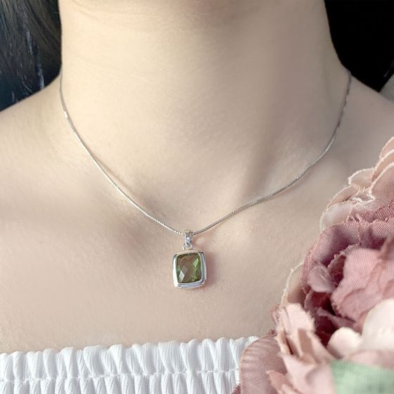 Серебряная подвеска с султанитом 2.818ct